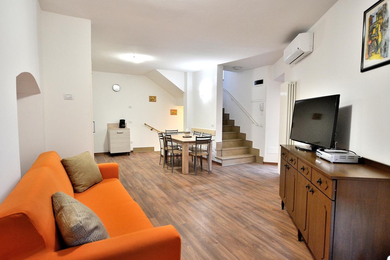 Apartment Del Pescatore Torri Del Benaco Bagian luar foto