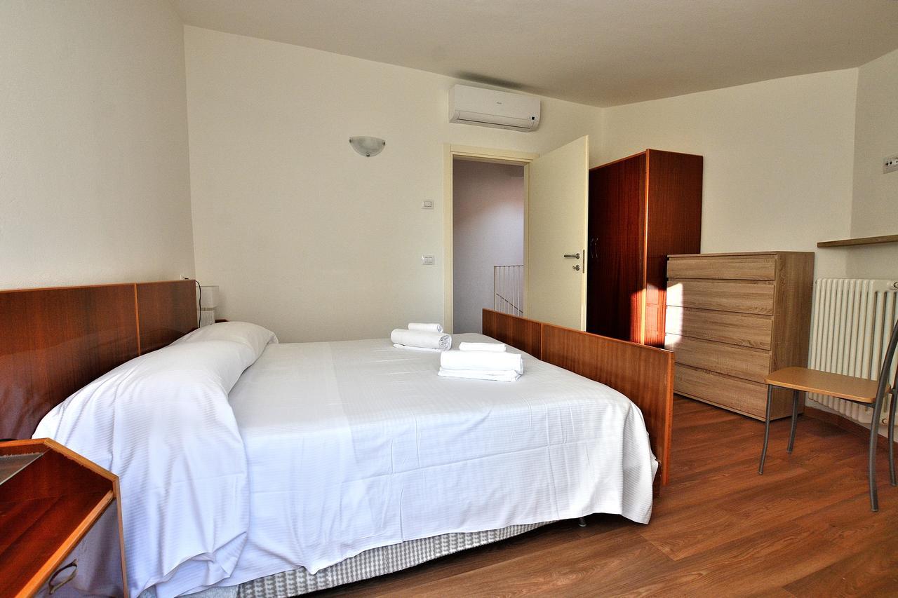 Apartment Del Pescatore Torri Del Benaco Bagian luar foto