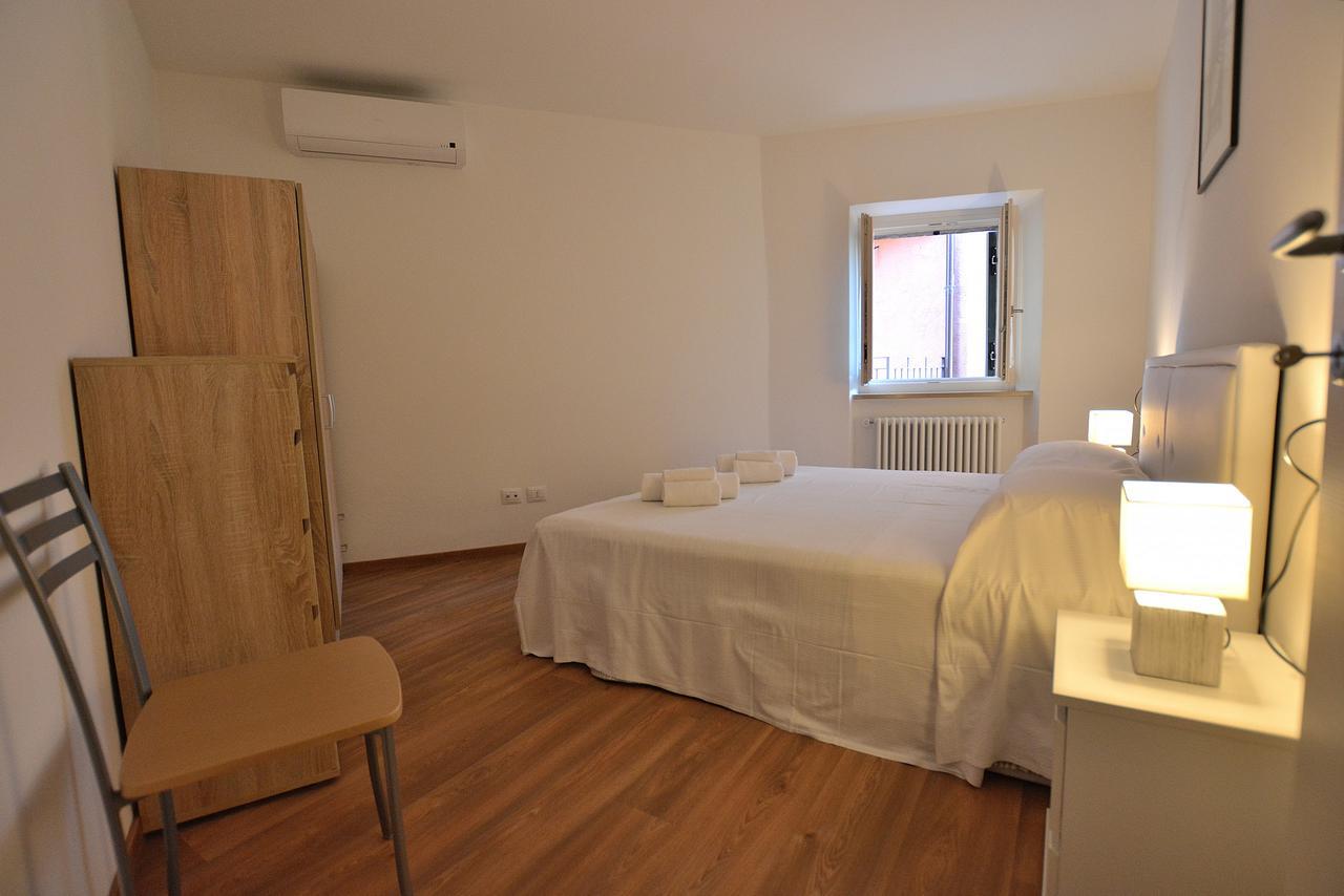 Apartment Del Pescatore Torri Del Benaco Bagian luar foto