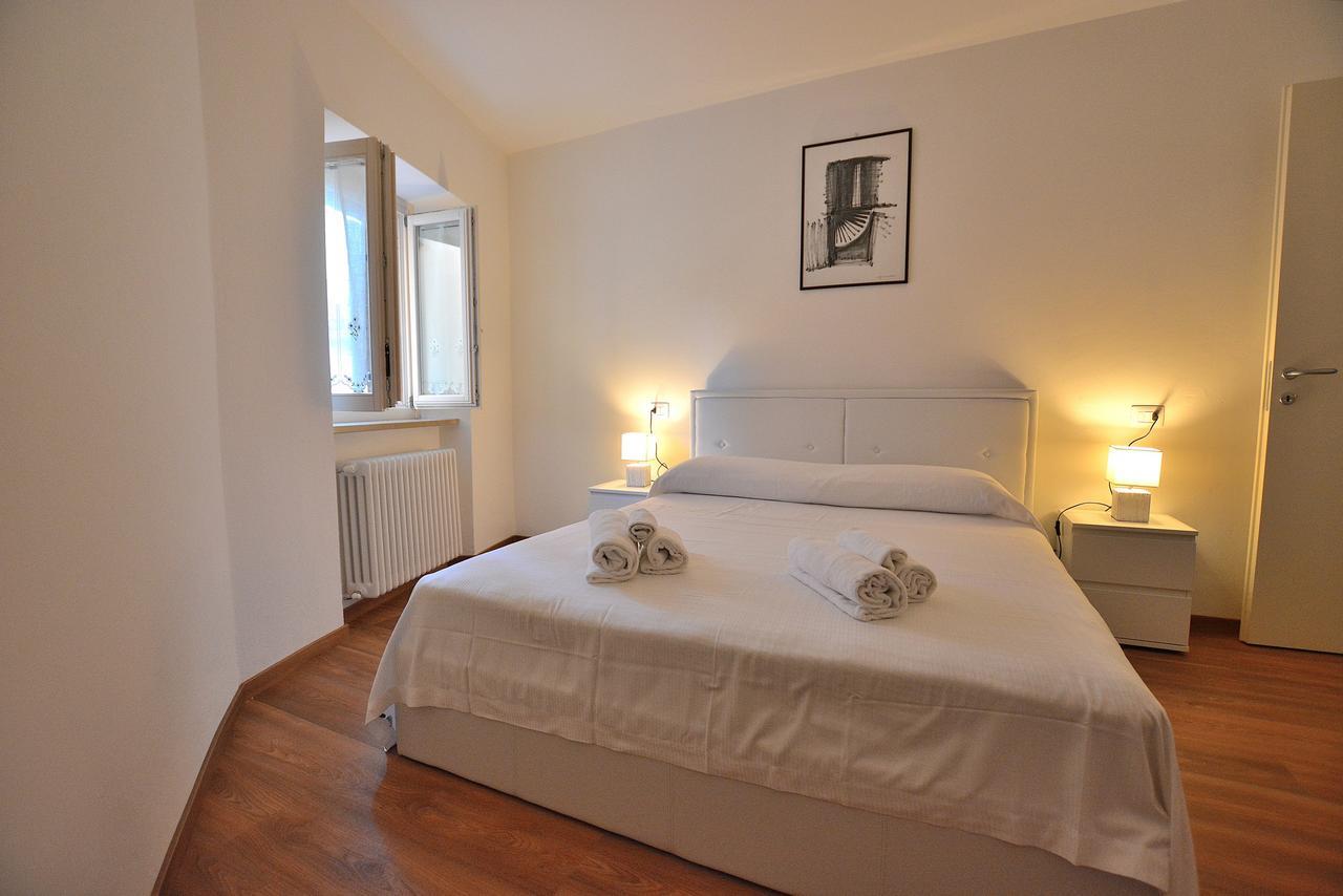 Apartment Del Pescatore Torri Del Benaco Bagian luar foto