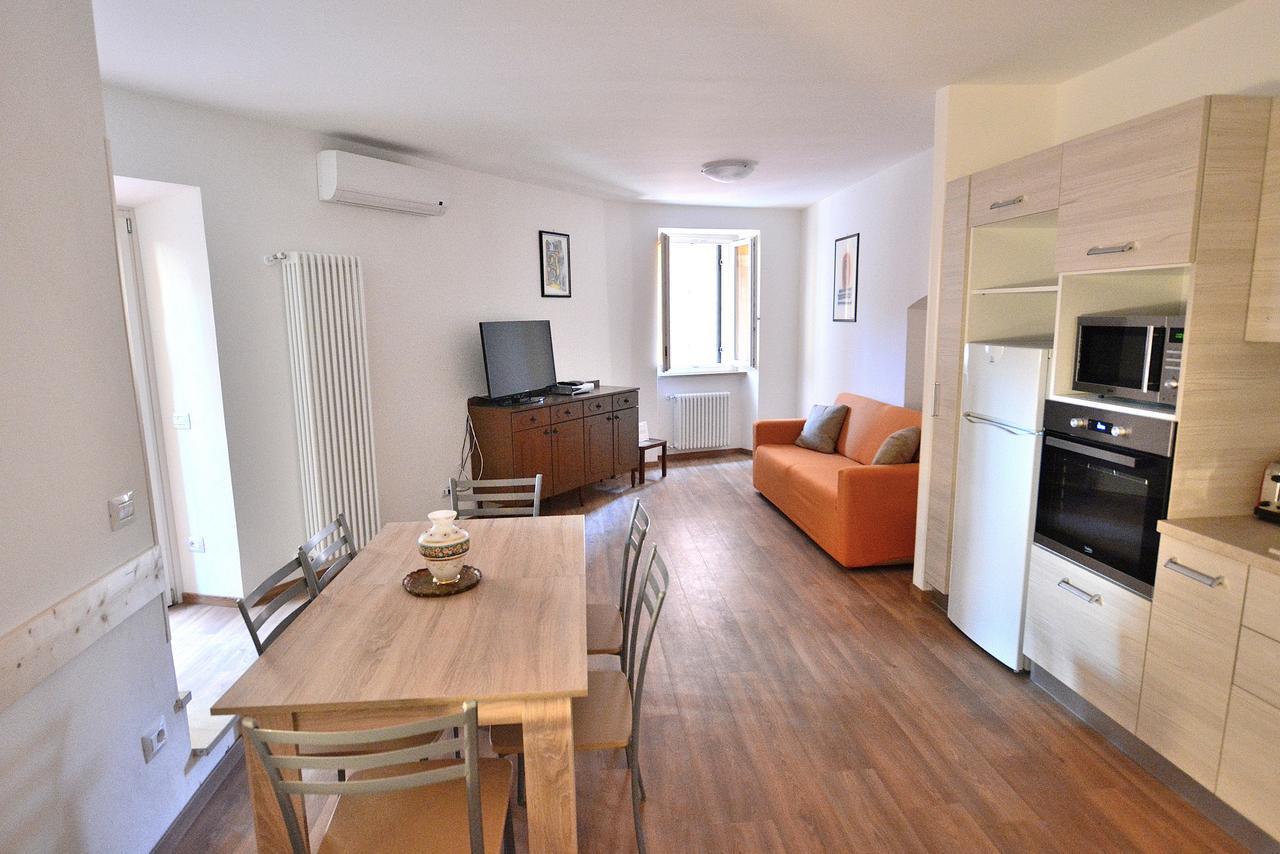Apartment Del Pescatore Torri Del Benaco Bagian luar foto