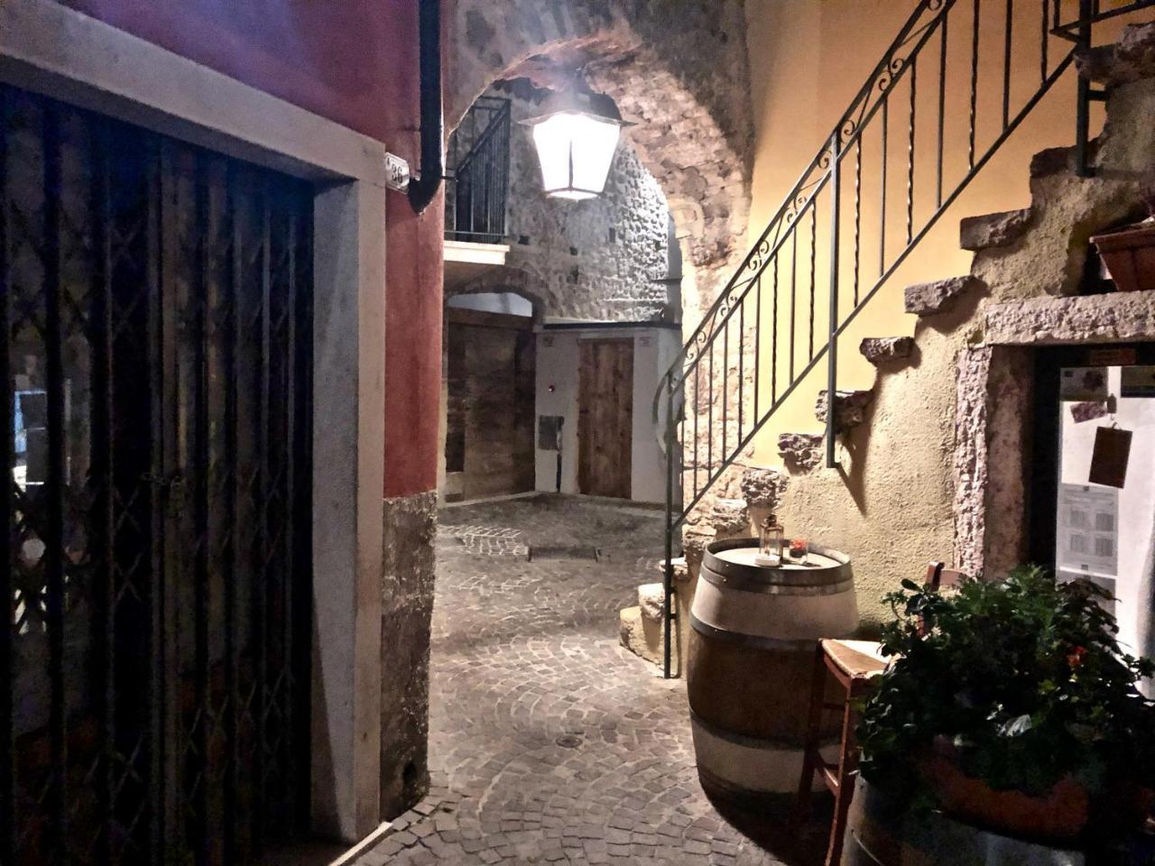 Apartment Del Pescatore Torri Del Benaco Bagian luar foto