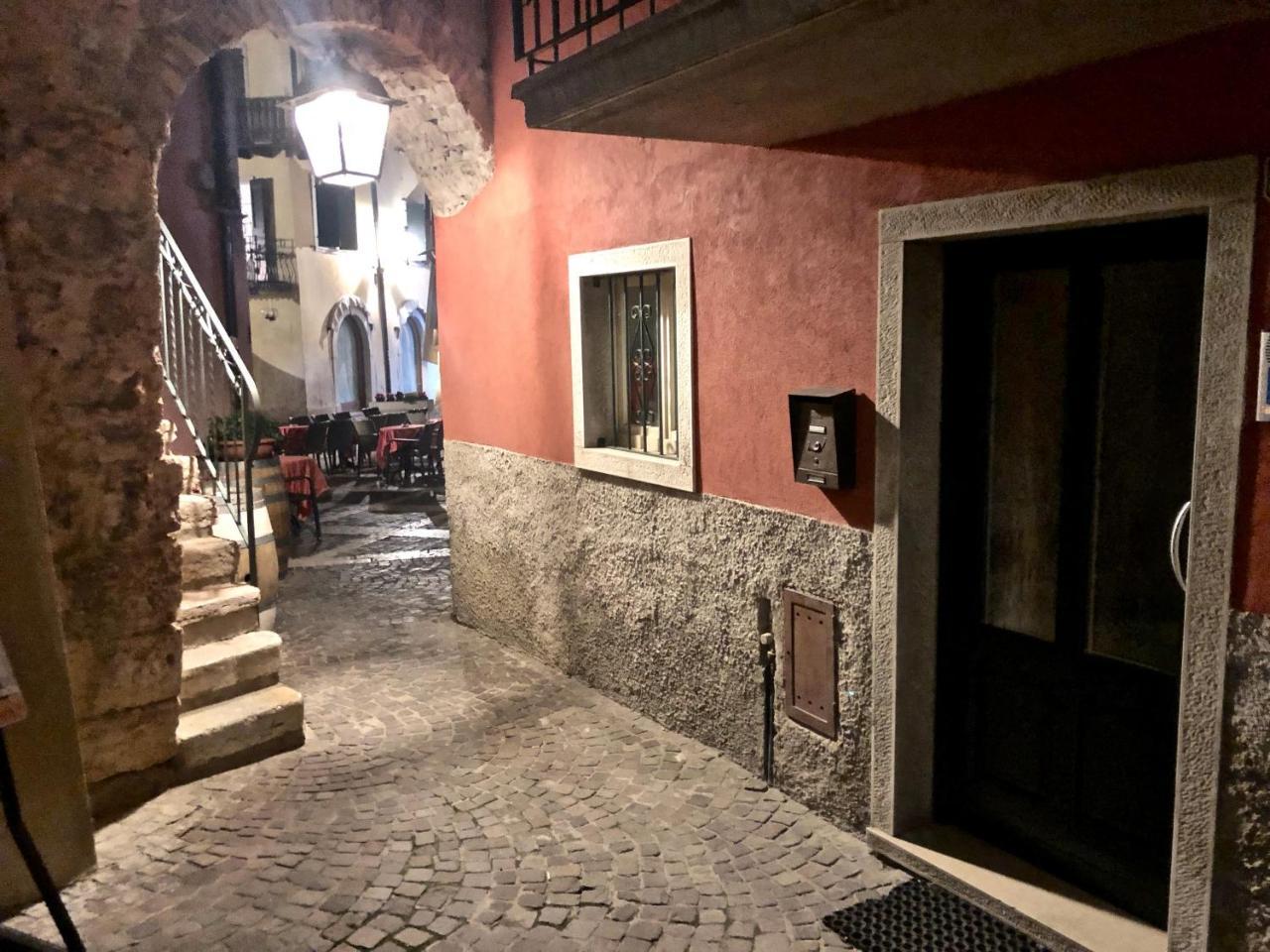 Apartment Del Pescatore Torri Del Benaco Bagian luar foto
